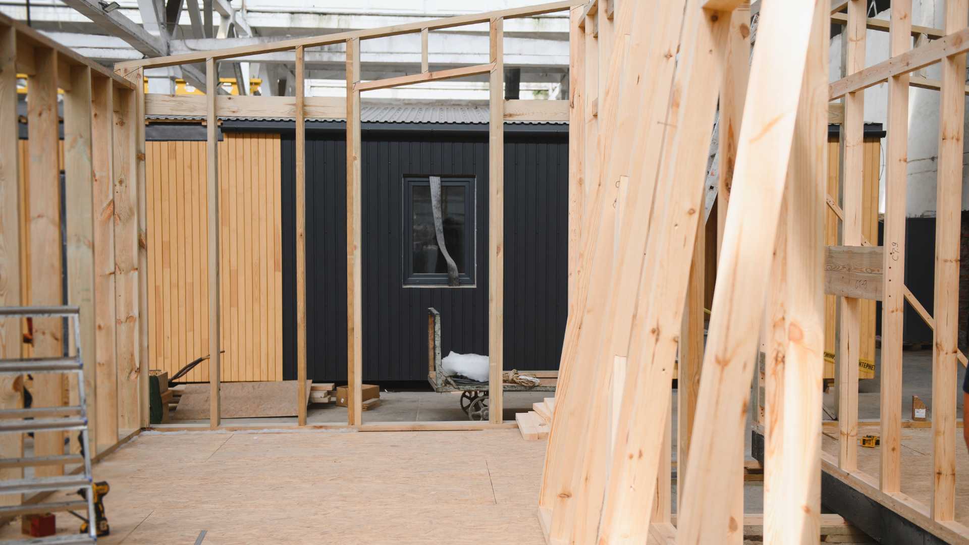 Constructing-House-Extension Constructing-House-Extension