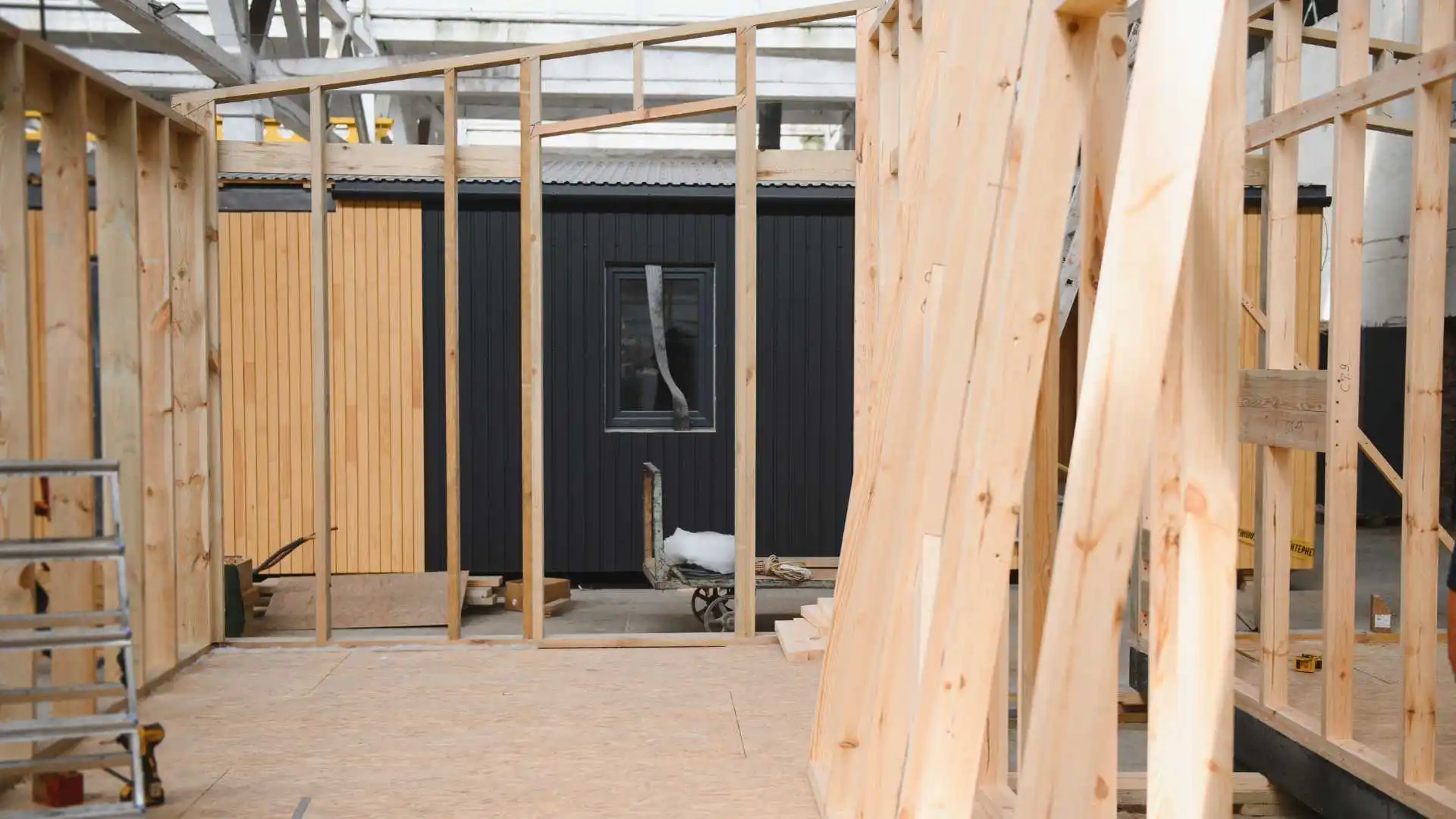 Constructing-House-Extension